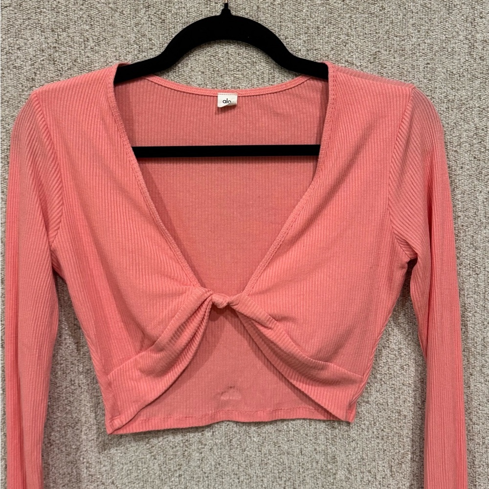 ALO Yoga Coral Pink Ribbed Knot Front Cropped Long Sleeve Top,Size Medium, EUC.